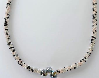 Collier Kumihimo en perles de pierre de lune mélangées, noir, rose pâle, gris, fermoir magnétique recouvert