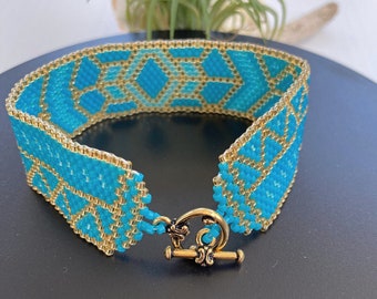 Peyote 7inch Flat Band Bracelet, Ocean Blues and Gold