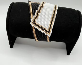 Handmade Black and White Peyote Bracelet, Select your size
