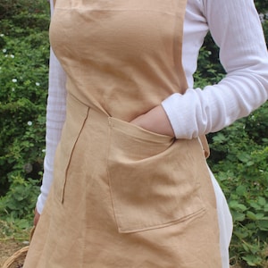 Delantal de lino para mujer Regalos para el Día de la Madre Regalo para ella Delantal minimalista hecho a mano con bolsillos Delantal vintage Vestido de lino Delantal Minimalista