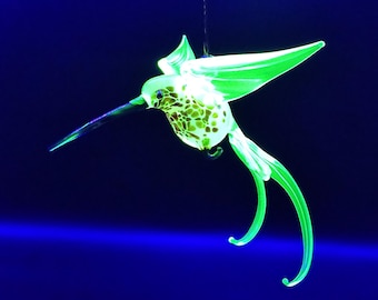 Hanging Uranium Glass Hummingbird – Handmade Glowing Vaseline Glass Bird Figurine under UV Light, Collectible Luminous Art Decor, Art Glass