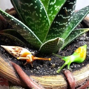 Slug for flowerpot, Art glass Slug, Slug collection, Spotted Slug glass sculpture, Gifts for gardener, Decoration for Plants, Plant Stakes