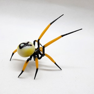 Personalized Yellow Spider figure, Creative Gift Idea, Personalized Gift, Figurine Blown Glass Spider, Handblown glass Spider, Glass Insect