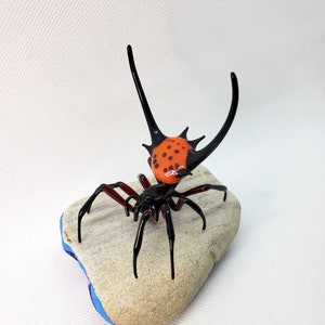 Buffalo Horn Spider, Orb Weaver Spider, Macracantha Arcuata, Handblown glass Spider, Lampwork, Art Glass Spider Figurine, Glass Sculpture