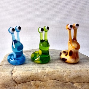 Miniature Crazy Slug, Blown glass Slug, Art glass, Glass Slug miniature, Spotted Slug glass sculpture, Glass Insect, lampwork, Unique Gift