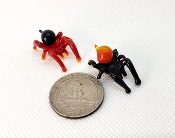 Glass Miniature Spider, Glass miniature, Small Glass Figurine, Blown glass Spider, Handcrafted glass animal, Handblown glass, Art glass