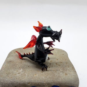 Art Drache, Mundgeblasener Glasdrache, Glasminiatur, mundgeblasener Drache, Lampwork-Drache, Muranoglas, einzigartiges Geschenk, Geburtstagsgeschenk