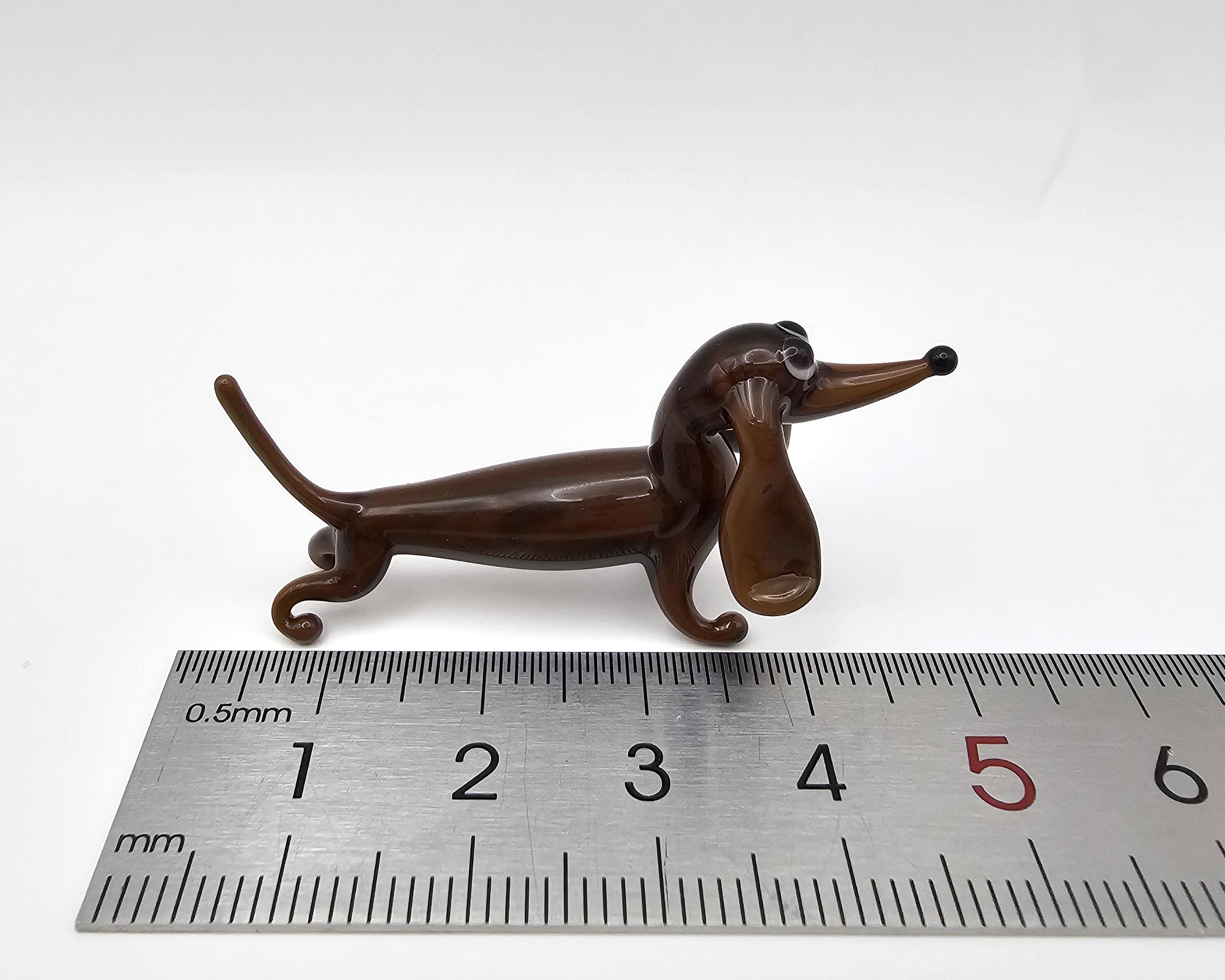 ミニチュアダックスフント、小さなガラスの置物、アートガラスの犬、犬