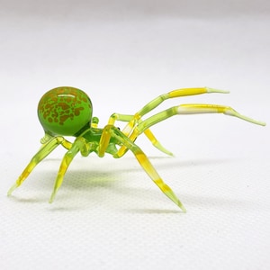 Glass Green Spider figurine, Figurine Blown Glass Spider, Handblown glass Spider, Lampwork Spider, Animal Glass Figurine, Glass miniatures