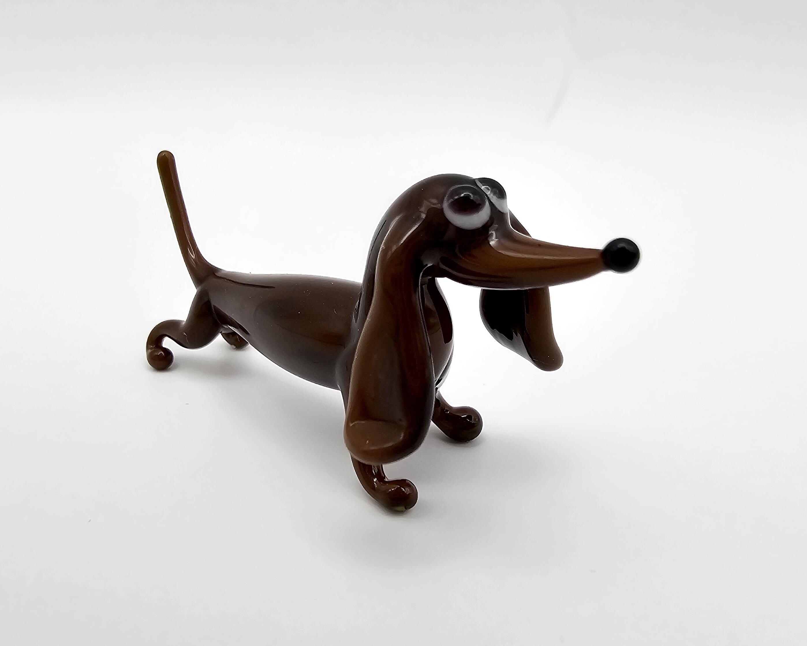ミニチュアダックスフント、小さなガラスの置物、アートガラスの犬、犬