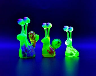 Handmade Uranium Glass Snails – Glowing Vaseline Glass Figurines under UV Light, Collectible Art Decor for Home and Gift, Collectible Gift