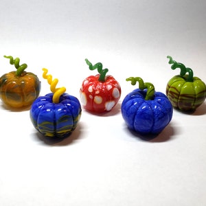 Pumpkin figurine, Little Glass Pumpkin, Miniature Pumpkin, Small Glass Figurine, Home decor, Blown glass, Art glass, Halloween Decorations