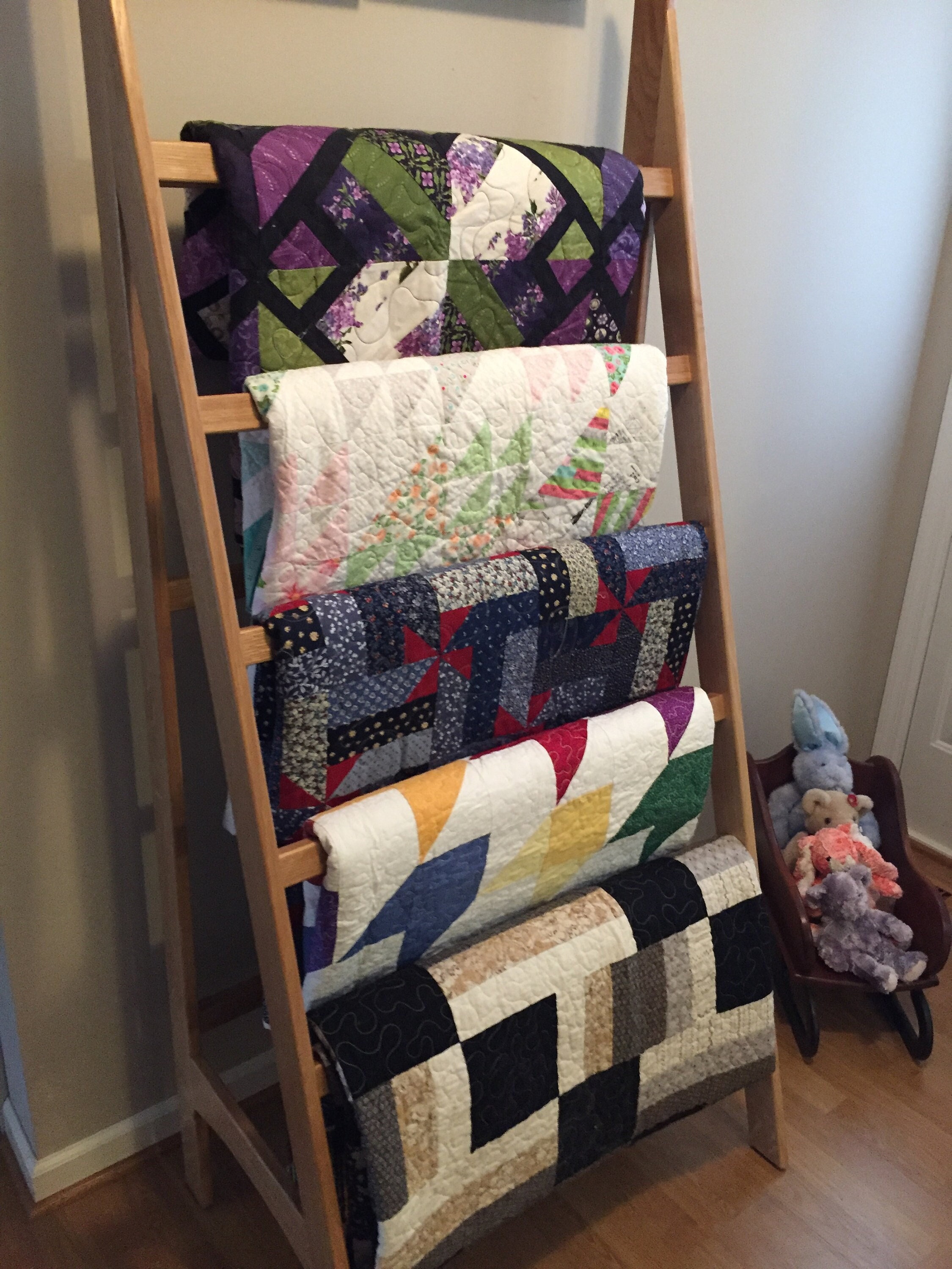 A great wall hanger for displaying quilts.  Quilt hangers, Quilt display  racks, Quilt rack