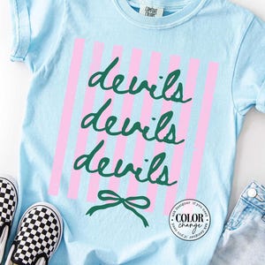 Mascota de los Diablos SVG PNG, Diseño de camiseta escolar a rayas coqueta, Día de juego preppy, Mascota de equipo con lazo femenino Archivo de corte Cricut