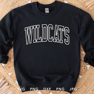 Puede incluir: Sudadera negra con texto blanco que dice "WILDCATS" en una fuente en negrita y en bloque.