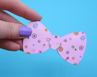 Pretty Bow Tie Brooch | fabric and wood | watercolour like unique fabric design