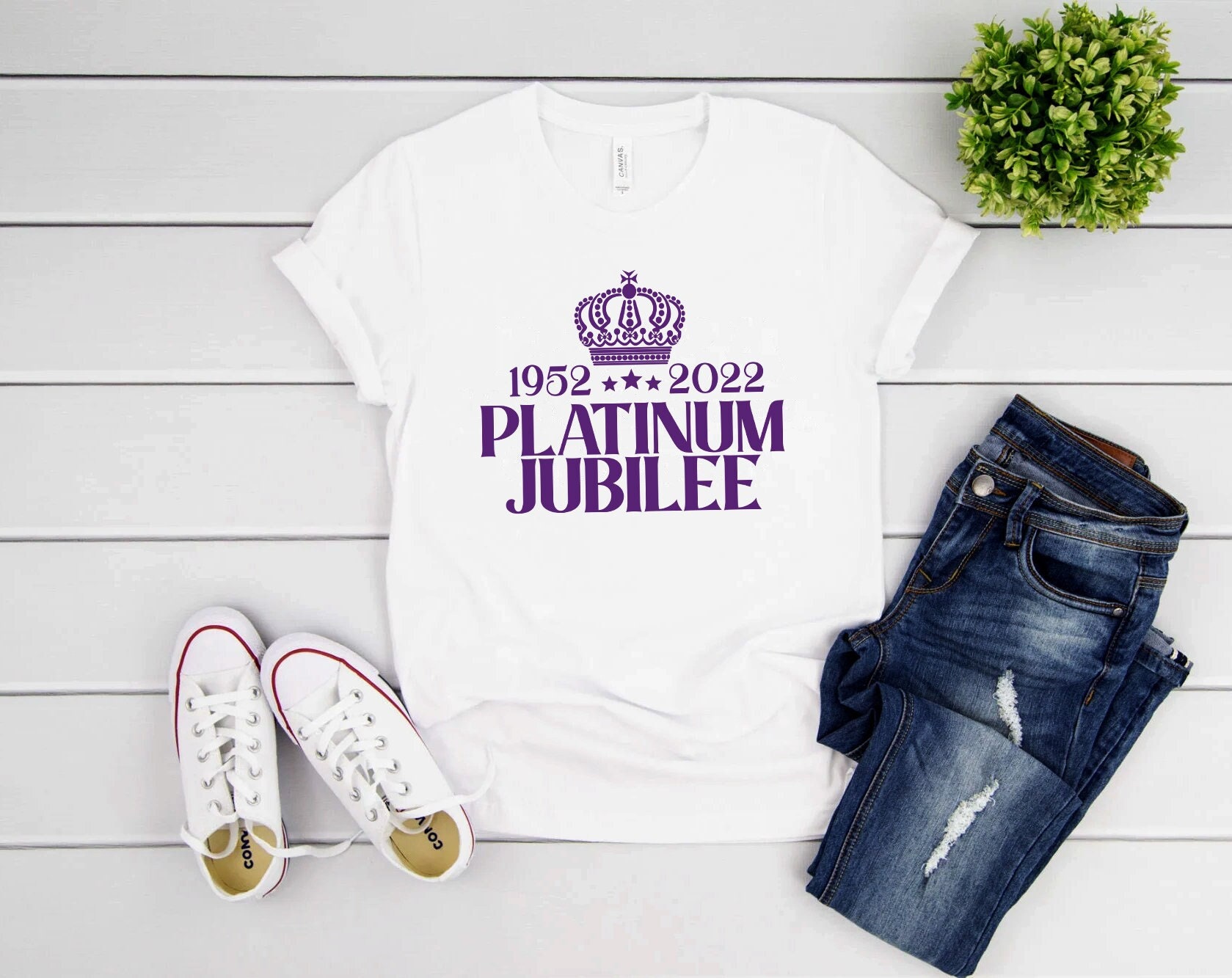 Discover Queen Elizabeth II Platinum Jubilee 1952-2022 CELEBRATION T-Shirt