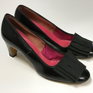Escarpins en cuir verni noir des années 50