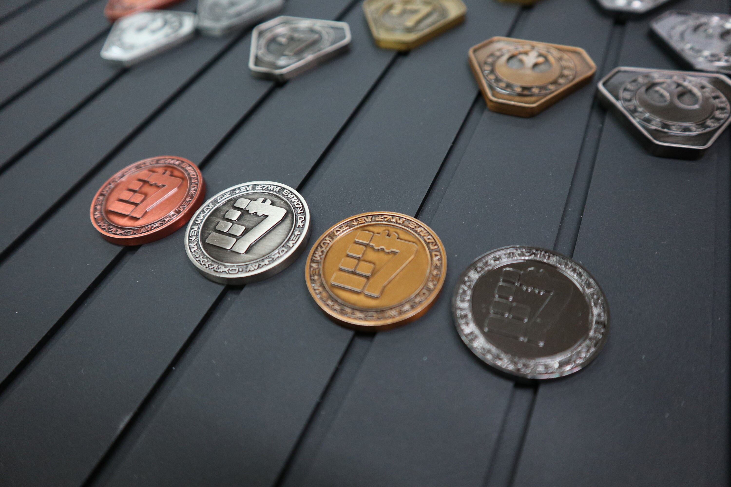 star-wars-new-republic-credits-coins-medals-disney-galaxy-s-edge-dok