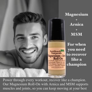Pu&ograve; includere: Un flacone roll-on di magnesio, arnica e MSM per il supporto di muscoli e articolazioni. Il flacone &egrave; etichettato "Park Bench Naturals Magnesium + Arnica Roll On". Il testo "For when you need to recover like a champion" &egrave; anche sull'etichetta.