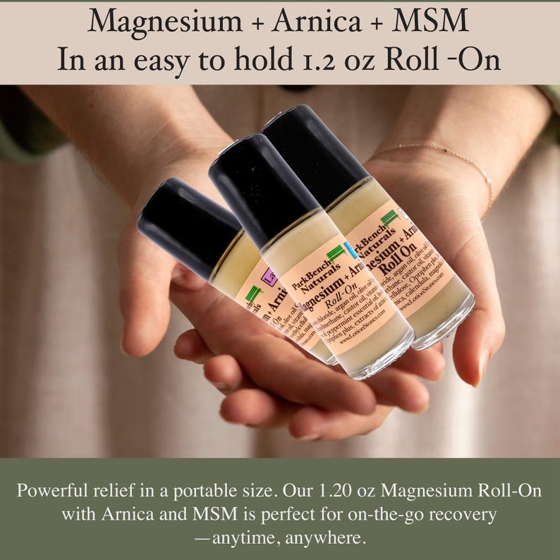 Pu&ograve; includere: Tre flaconi roll-on da 1,2 once di sollievo dal dolore topico con magnesio, arnica e MSM. Le bottiglie sono etichettate "Park Bench Naturals Magnesium + Arnica Roll-On".