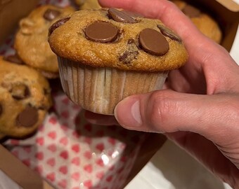 Himmlischer Muffin im 6er-Set. Geschmacksrichtungen: Chocolate Chips, Blueberry Bliss, Banana Nuss Pleasure, Lemon Poppyseed Pfirsich, Cinnamon Swirl