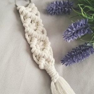 macramé keychain, white keychain, modern macrame, minimalist keychain,