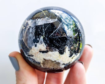 Himalaya zwarte toermalijn bol: beschermende kristallen bol
