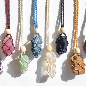 Collar con colgante de cristal de macramé de cáñamo hecho a mano / Collares de macramé de cuarzo rosa, amatista, labradorita y turmalina negra, regalos de cristal