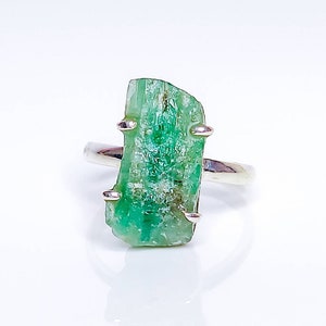 Ruwe groene smaragd ongesneden ruwe kristallen edelsteen geboortesteen, 925 sterlingzilver, 18k geel/roségoud vergulde smaragdring