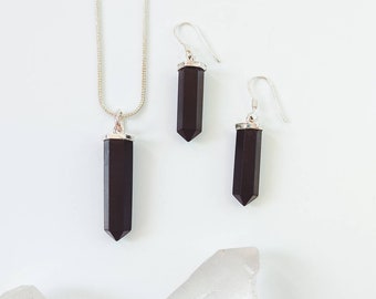 Pendientes y colgante de turmalina negra
