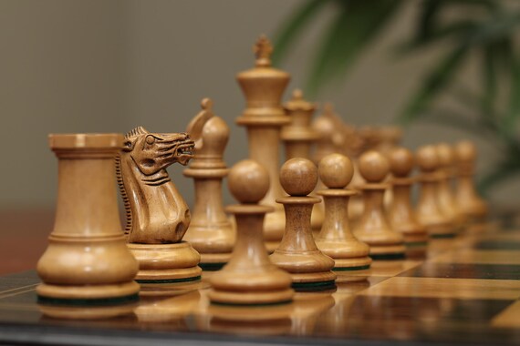 Ensemble d'Échecs Staunton de Compétition en Noyer - Artisanat d'Élite