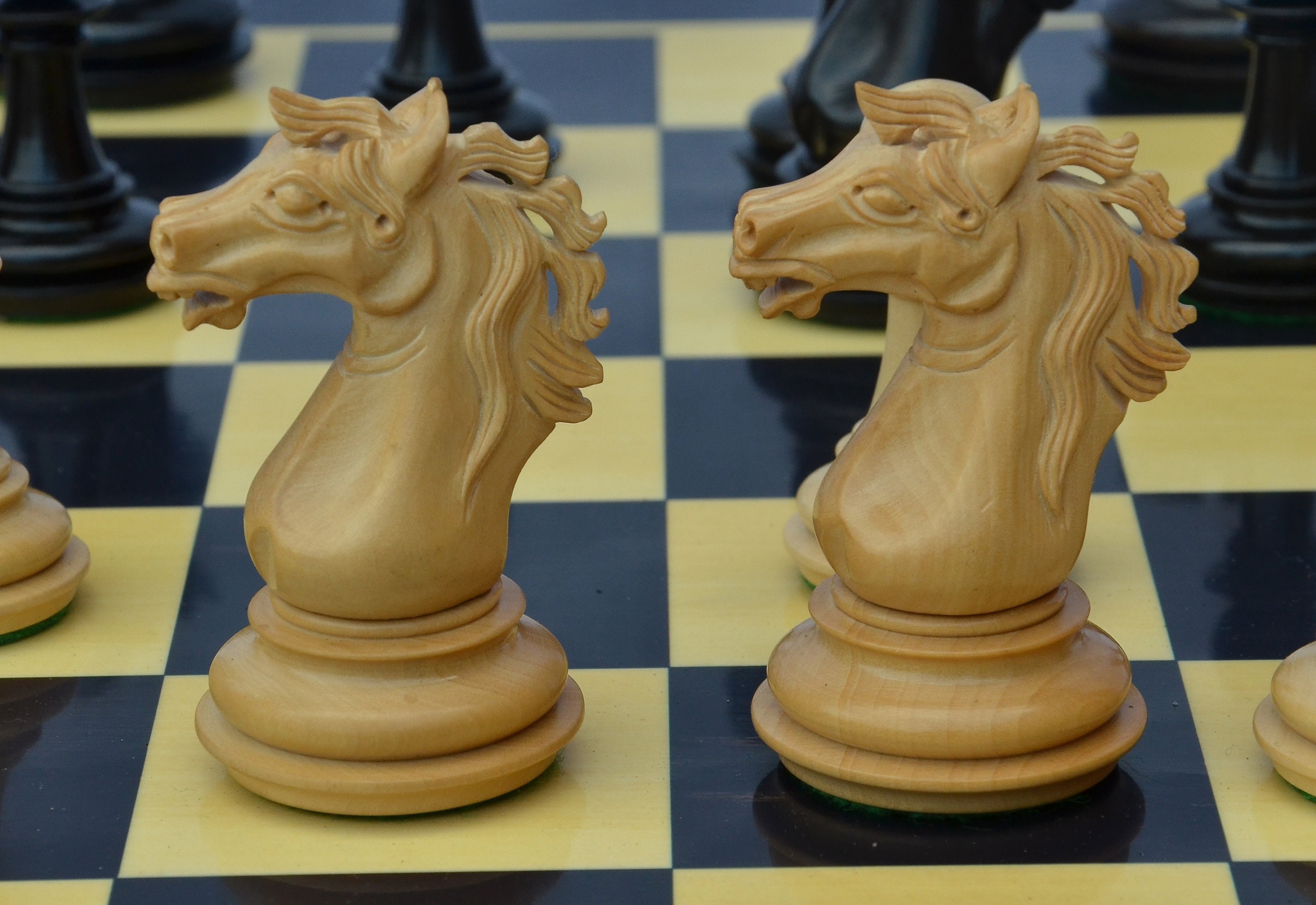 Regal Series Luxury Staunton 4 Chess Set in Ebony wood – Staunton Castle