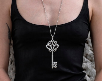 Collar de llave de plata de gran tamaño, estilo rock Colgante de llave de declaración perforada de tamaño King, elegante collar de candado de cadena de bola delicada, idea de regalo