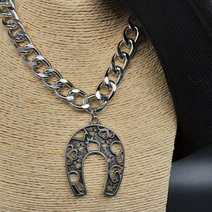 Horseshoe lightweight aluminum chain necklace, link chain t clasp oversized lucky charm pendant, unisex statement necklace, christmas gift