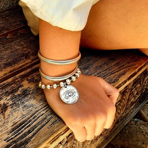 Pulsera de cadena de bolas gruesas de plata antigua con diseño de mal de ojo, pulsera con monedas grabadas estilo uno de 50, brazalete de cadena de plata con diseño de mal de ojo para mujer, regalo