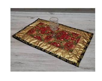 Corredor navideño acolchado, Algodón floral navideño, Tela metálica dorada, Alta calidad, Hecho a mano, Verde, Idea de regalo, 13x20 pulgadas, 49x31 cm