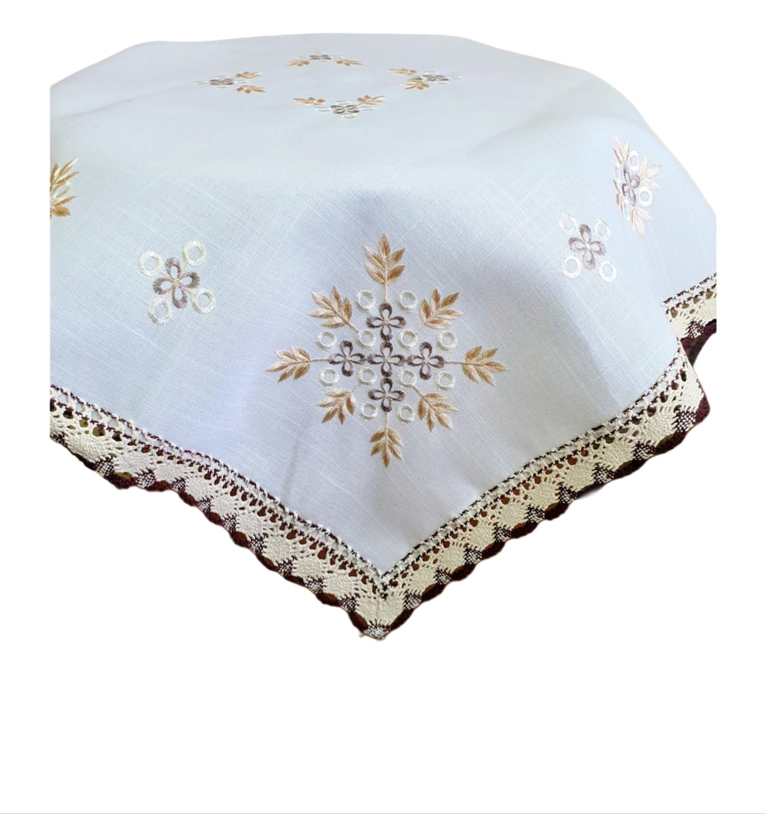 White Table Topper White Table Topper, Embroidered Tablecloth, Centerpiece Ornament, Table ...