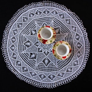 Rundes Häkeltäschchen, Weißes Häkel-Doily, Spitzen-Häkel-Doily, rustikales Dekor, Tisch-Mittelstück, Baumwoll-Doilies, Gehäkelte Serviette, 70 cm