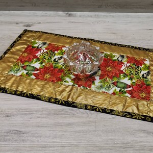 Patchwork-Weihnachtsläufer, gesteppt, Gold-Metallic-Stoff, Baumwolle, Grün, Rot, hochwertig, handgefertigt, Geschenk, 13 x 21 Zoll, 52 x 31 cm