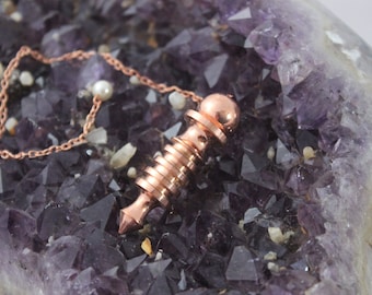 Pendule plaqué cuivre avec chainette et perle