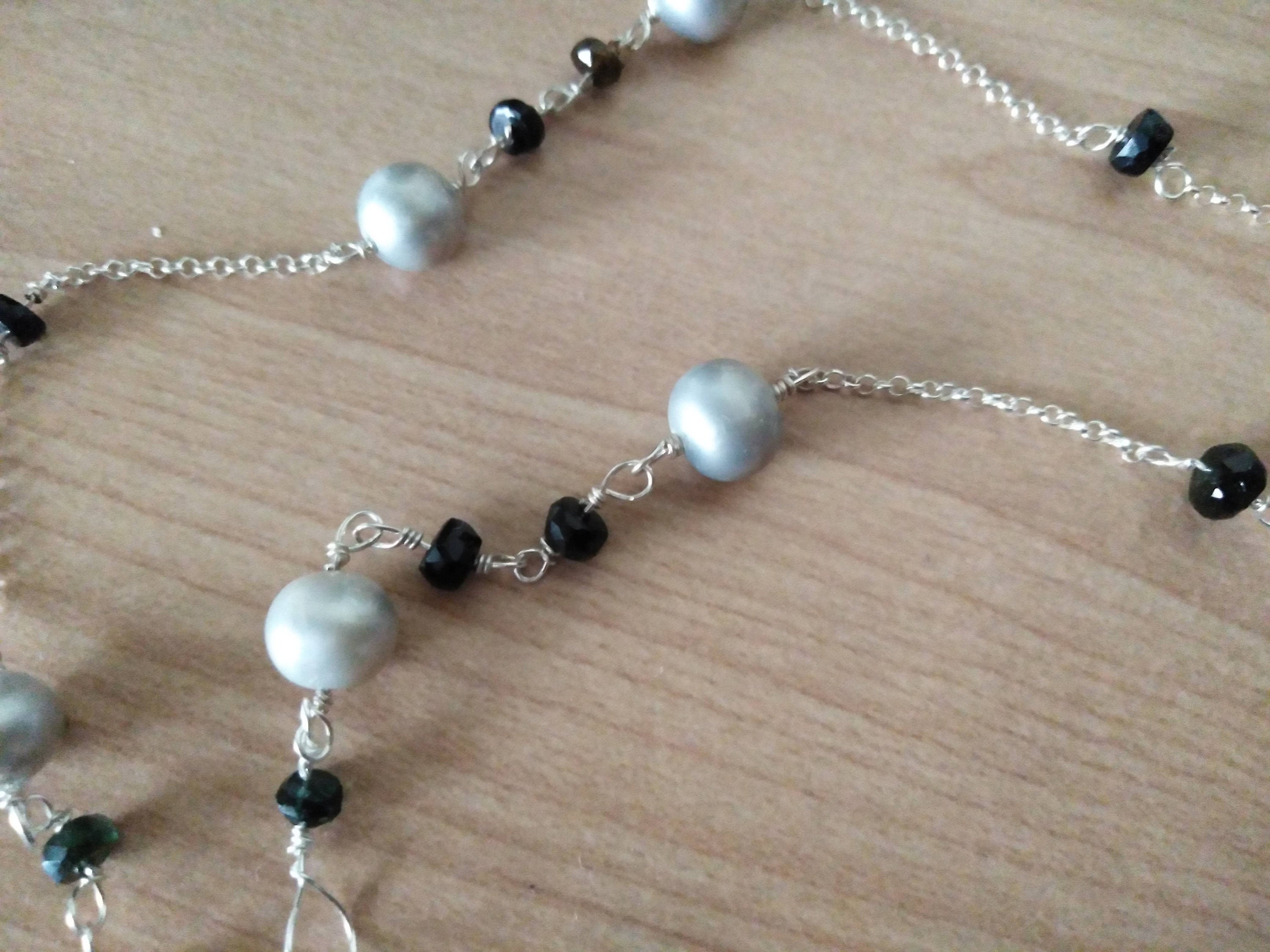 Les Poulettes Collana In Argento 925 Con Perle Smalto Arcobaleno E Perle D'Argento - Gioiello In Cofanetto