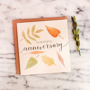 Aquarelle lettre à la main automne thème anniversaire carte avec pop-up feuilles d’automne