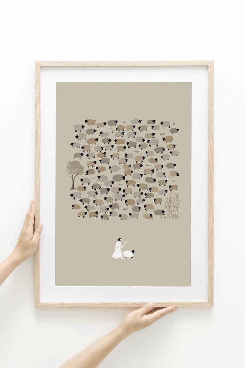 Puede incluir: Una impresi&oacute;n enmarcada de una ilustraci&oacute;n minimalista de un pastor con un bast&oacute;n y una manada de ovejas. Las ovejas son todas de diferentes tonos de marr&oacute;n y gris, y el pastor lleva una t&uacute;nica blanca. El fondo es de color beige claro.