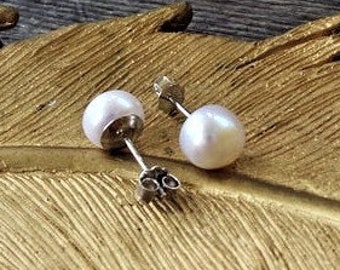 Pearl stud earrings. Freshwater pearl stud earrings. White pearl studs. 8 mm stud earrings. Gifts. Pearl jewelry. Wedding Jewelry. Silver.