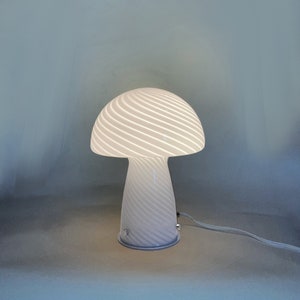 BSOD Swirl Mushroom Lamp, Vintage Bedside Table Lamps 9.9 Striped White  Translucent Murano Glass Big Mushroom Decor Night Light for Desk, Bedroom