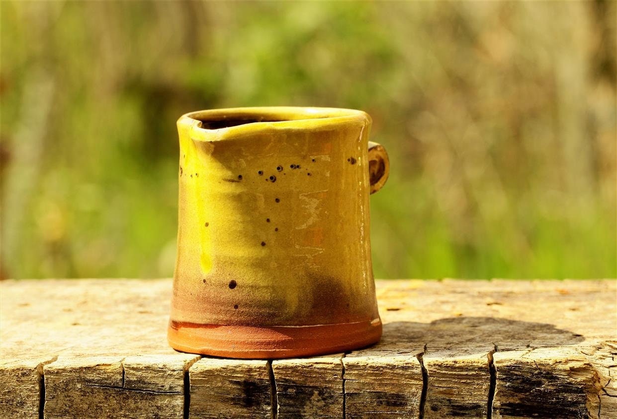 Assez Petite Cruche à Crème Jaune