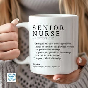 Tazza con la definizione di infermiera senior, tazza da caffè per infermiera, regalo divertente per infermiera, regalo per collega, regalo medico, regalo di compleanno per infermiera