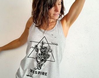 Tanktop aus zertifizierter Bio-Baumwolle, im Siebdruckverfahren mit Gemälden des französischen Künstlers P.pite bedruckt.