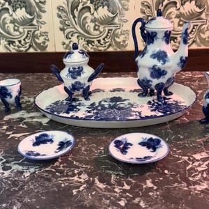 Vintage miniature -10- piece blue white teapot set ( measurements are in the photos)